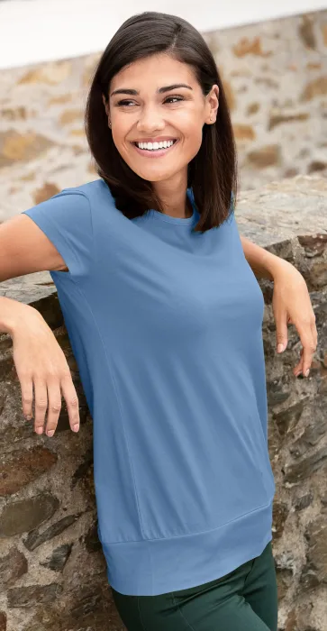 T-shirt da donna alla moda, cielo blu